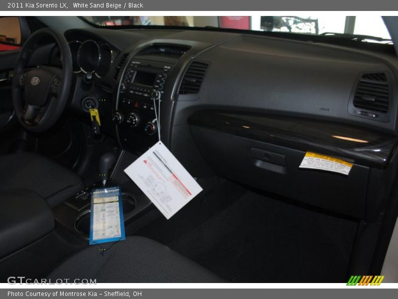 White Sand Beige / Black 2011 Kia Sorento LX