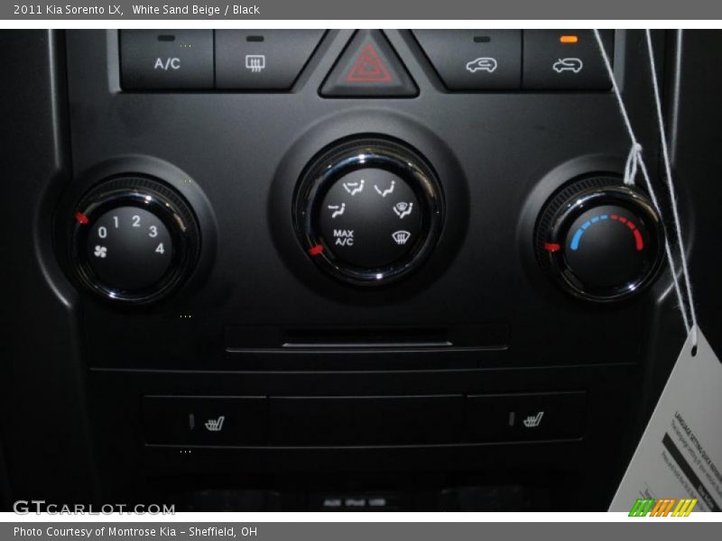 White Sand Beige / Black 2011 Kia Sorento LX