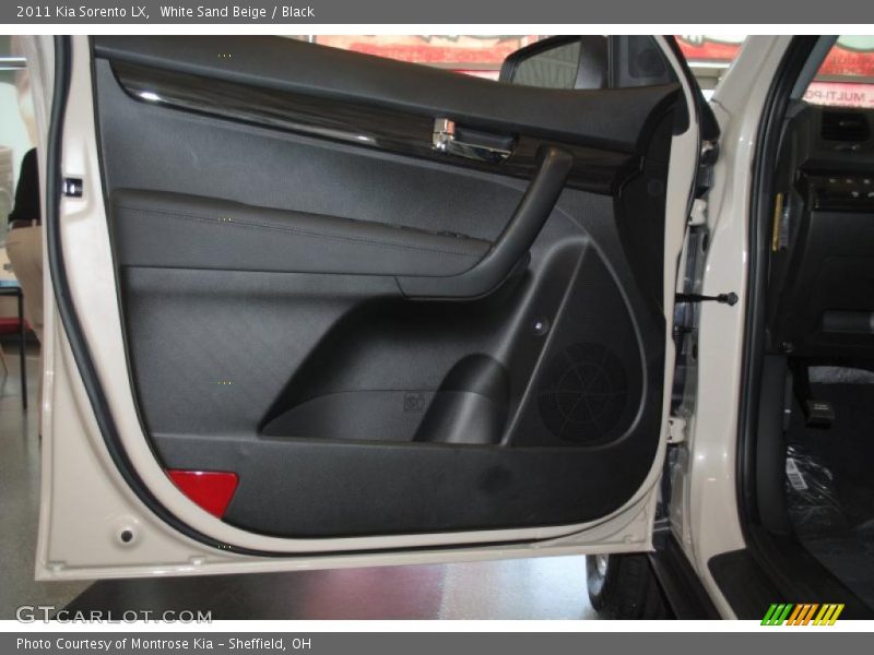 White Sand Beige / Black 2011 Kia Sorento LX
