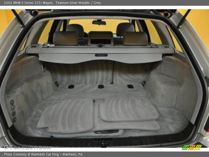 2003 3 Series 325i Wagon Trunk