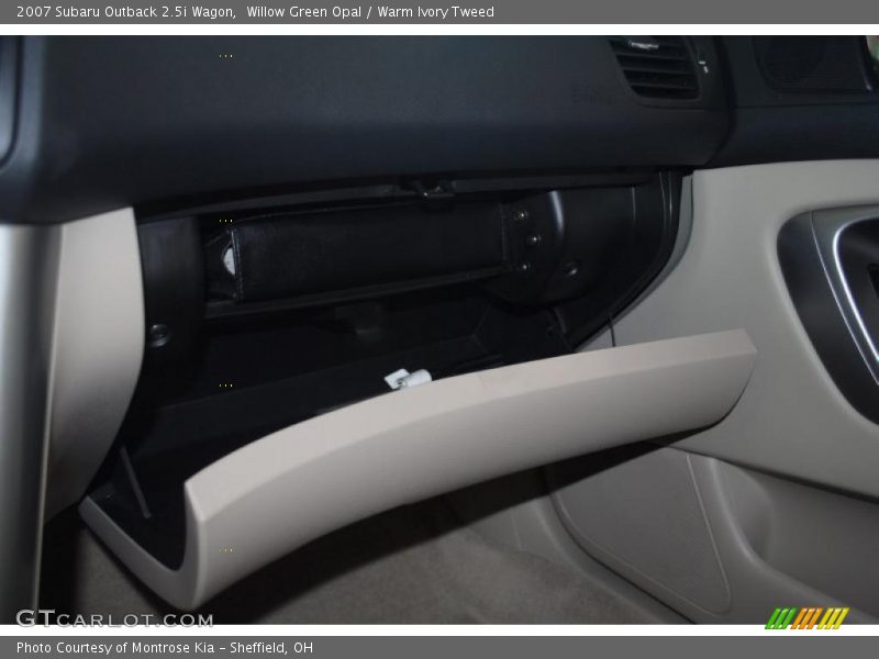 Willow Green Opal / Warm Ivory Tweed 2007 Subaru Outback 2.5i Wagon
