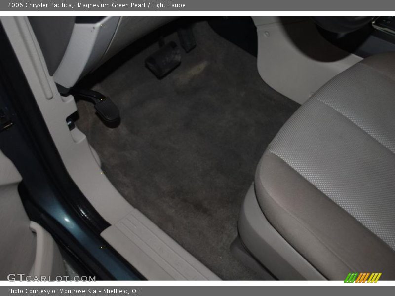 Magnesium Green Pearl / Light Taupe 2006 Chrysler Pacifica