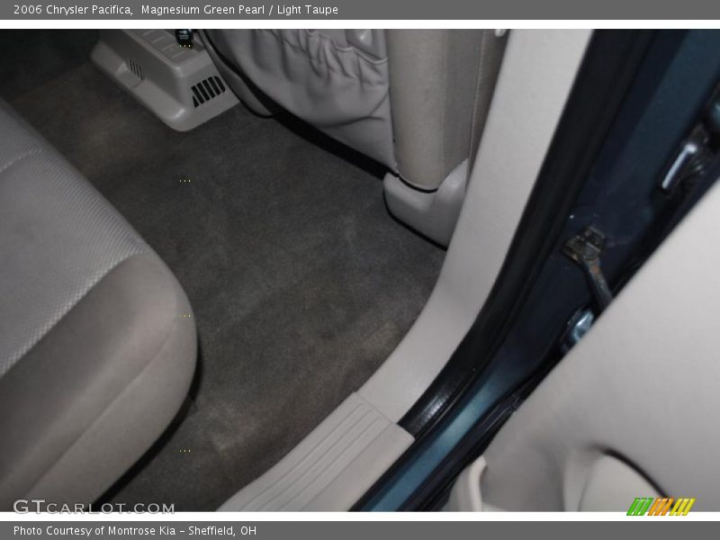 Magnesium Green Pearl / Light Taupe 2006 Chrysler Pacifica