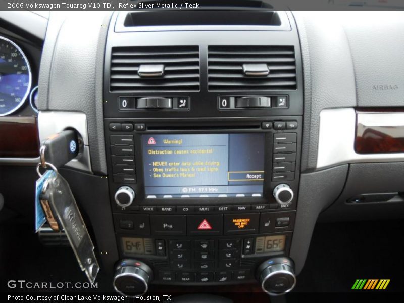 Reflex Silver Metallic / Teak 2006 Volkswagen Touareg V10 TDI