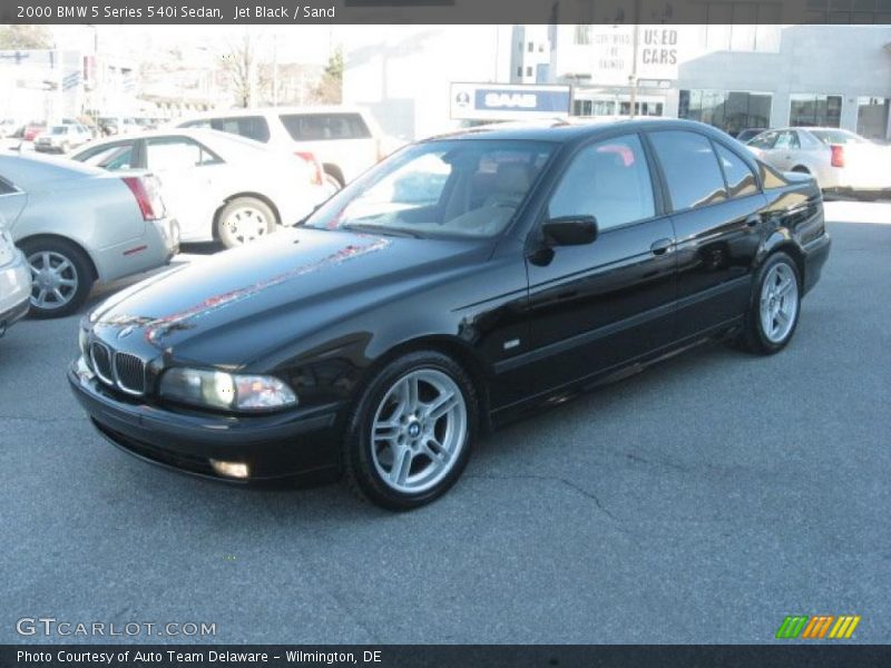 Front 3/4 View of 2000 5 Series 540i Sedan