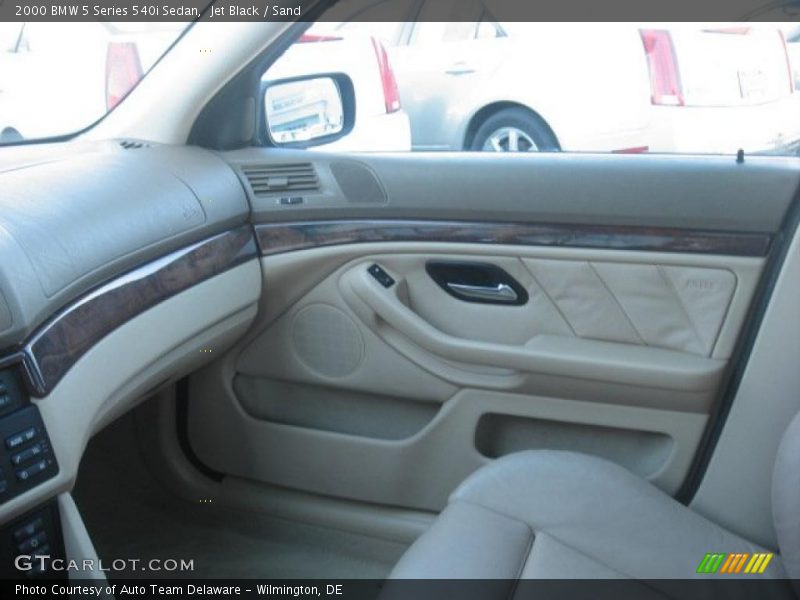Jet Black / Sand 2000 BMW 5 Series 540i Sedan