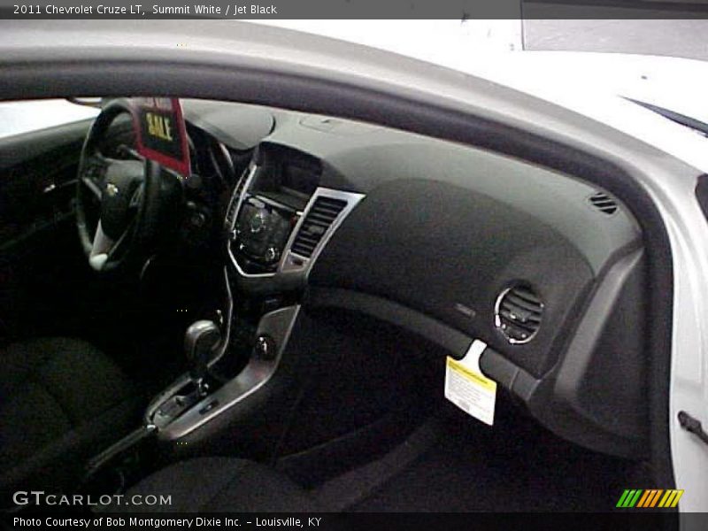 Summit White / Jet Black 2011 Chevrolet Cruze LT