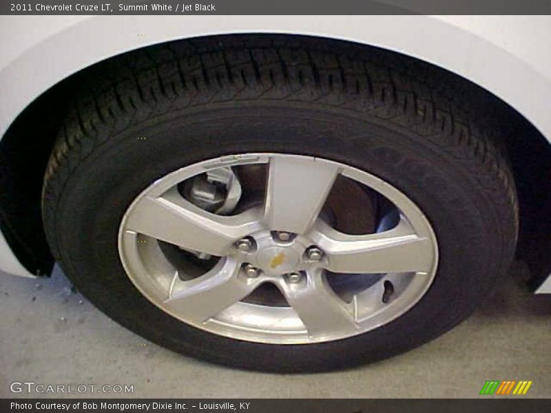 Summit White / Jet Black 2011 Chevrolet Cruze LT