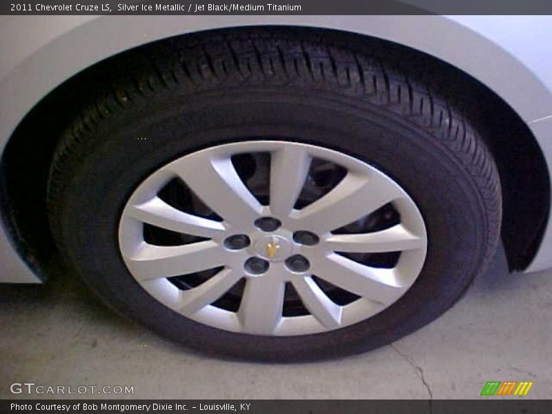 Silver Ice Metallic / Jet Black/Medium Titanium 2011 Chevrolet Cruze LS