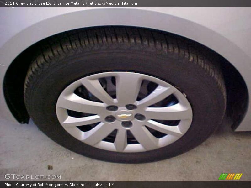 Silver Ice Metallic / Jet Black/Medium Titanium 2011 Chevrolet Cruze LS
