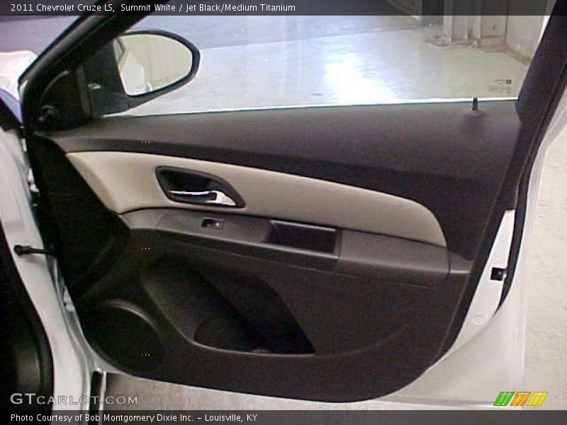 Summit White / Jet Black/Medium Titanium 2011 Chevrolet Cruze LS