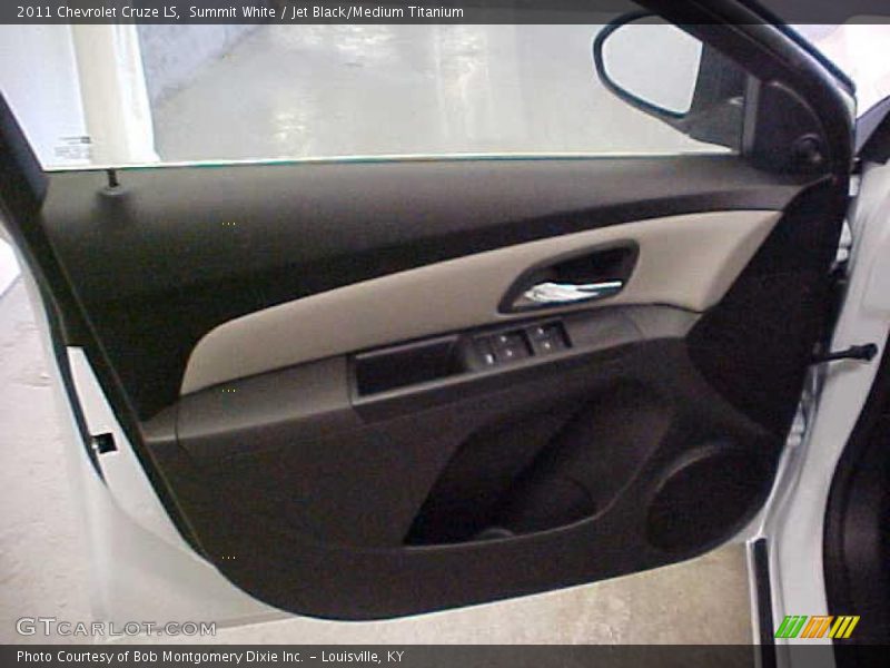 Summit White / Jet Black/Medium Titanium 2011 Chevrolet Cruze LS