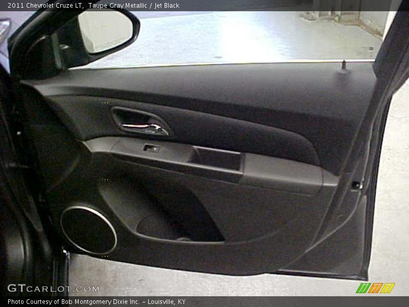 Taupe Gray Metallic / Jet Black 2011 Chevrolet Cruze LT