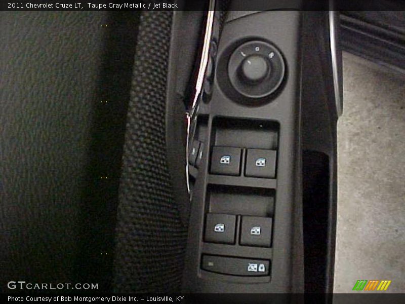 Taupe Gray Metallic / Jet Black 2011 Chevrolet Cruze LT