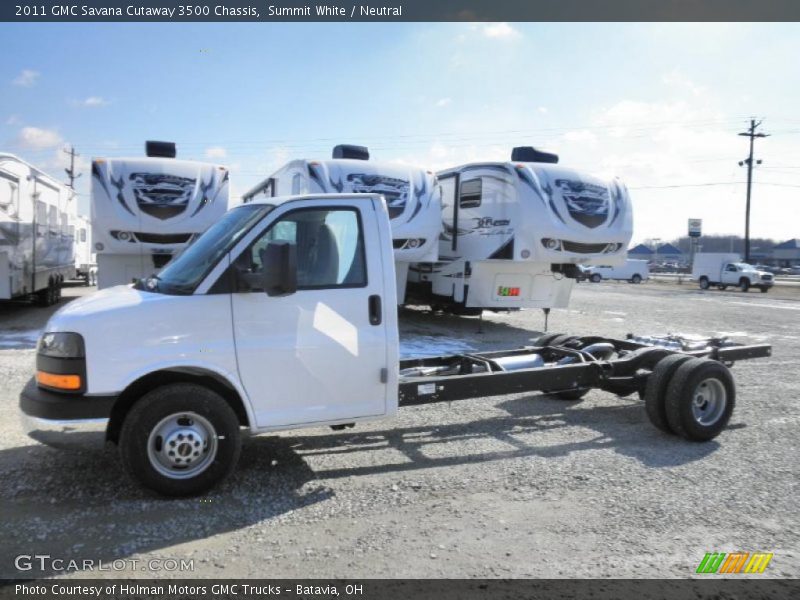 Summit White / Neutral 2011 GMC Savana Cutaway 3500 Chassis