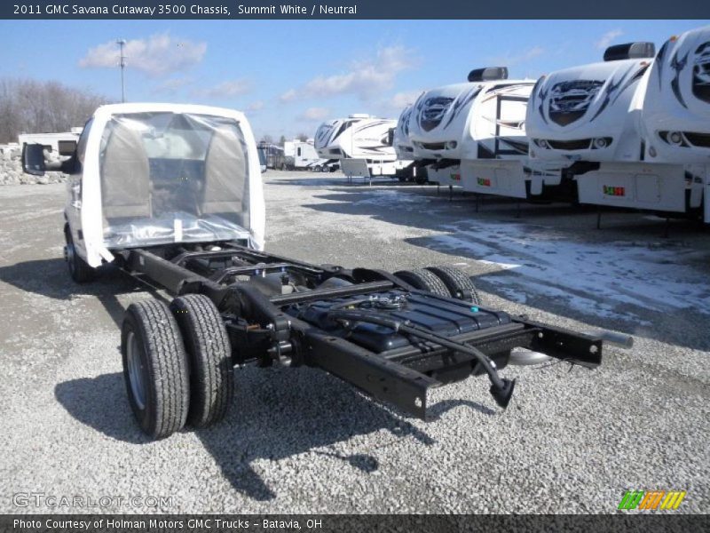 Summit White / Neutral 2011 GMC Savana Cutaway 3500 Chassis
