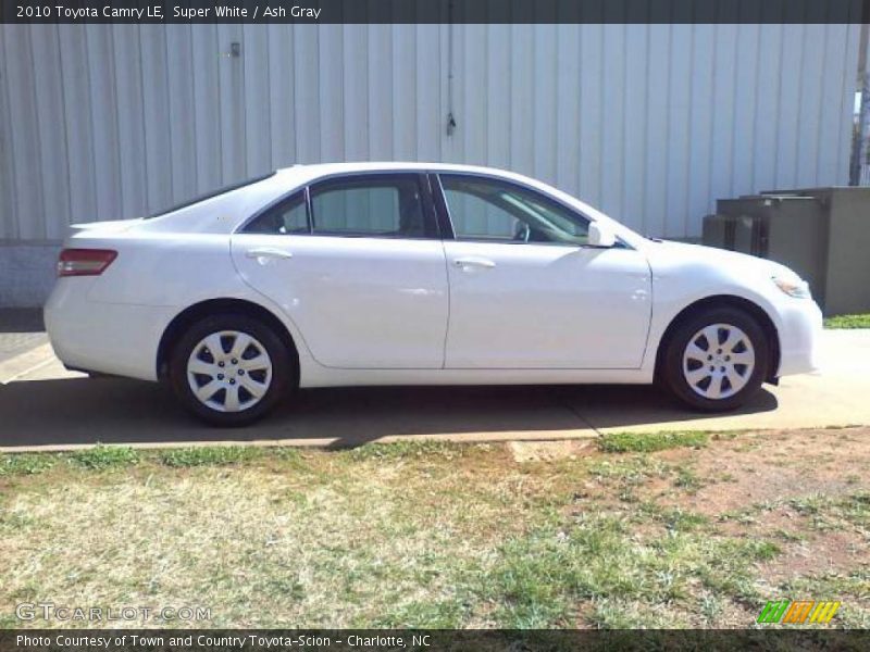 Super White / Ash Gray 2010 Toyota Camry LE