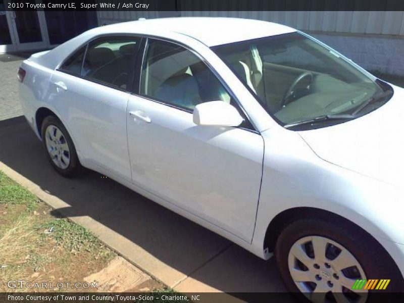 Super White / Ash Gray 2010 Toyota Camry LE