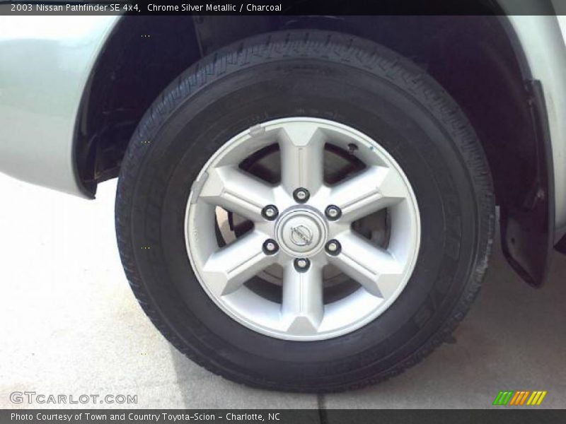 Chrome Silver Metallic / Charcoal 2003 Nissan Pathfinder SE 4x4