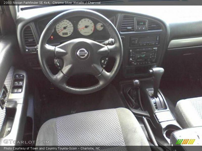 Chrome Silver Metallic / Charcoal 2003 Nissan Pathfinder SE 4x4