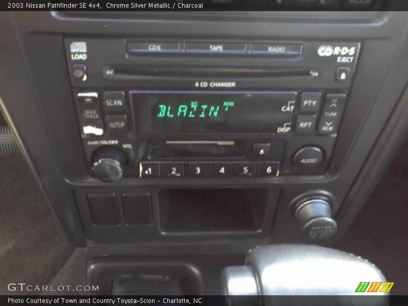 Chrome Silver Metallic / Charcoal 2003 Nissan Pathfinder SE 4x4