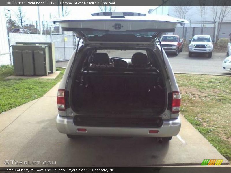 Chrome Silver Metallic / Charcoal 2003 Nissan Pathfinder SE 4x4