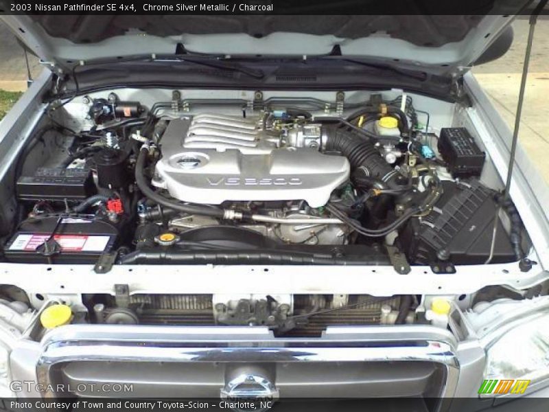 Chrome Silver Metallic / Charcoal 2003 Nissan Pathfinder SE 4x4