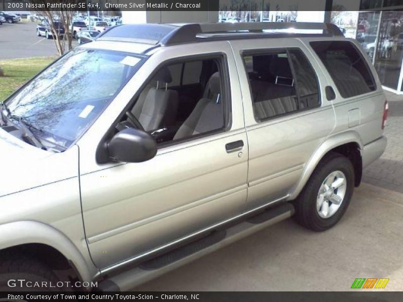 Chrome Silver Metallic / Charcoal 2003 Nissan Pathfinder SE 4x4