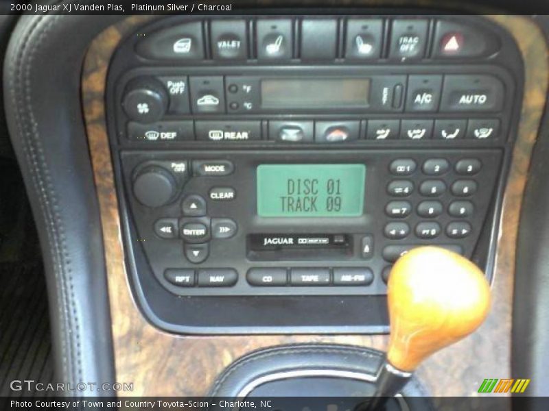 Platinum Silver / Charcoal 2000 Jaguar XJ Vanden Plas