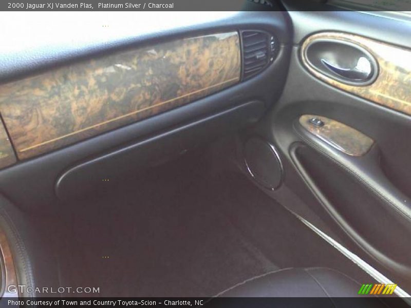 Platinum Silver / Charcoal 2000 Jaguar XJ Vanden Plas