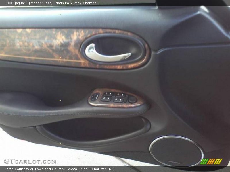 Platinum Silver / Charcoal 2000 Jaguar XJ Vanden Plas