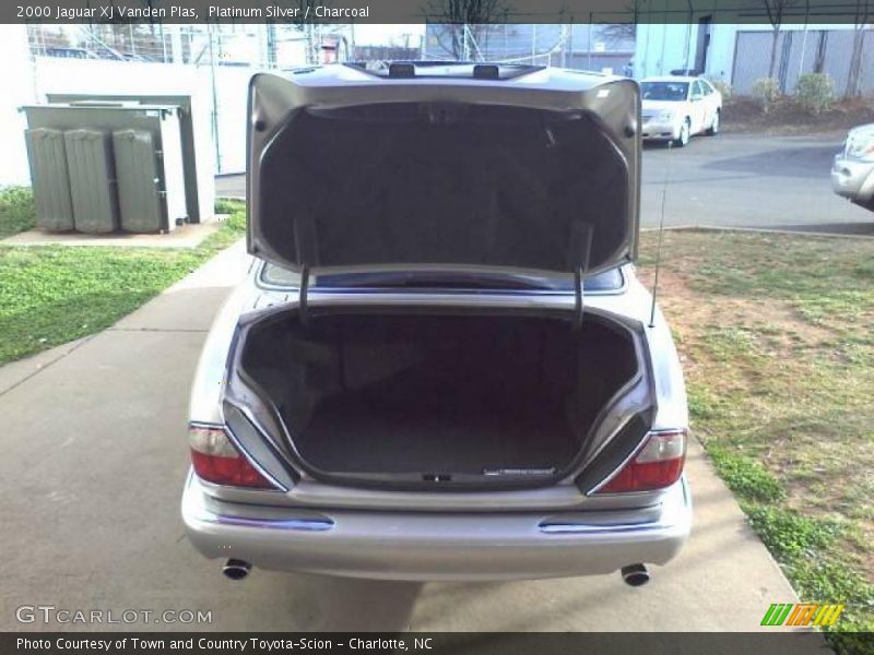 Platinum Silver / Charcoal 2000 Jaguar XJ Vanden Plas