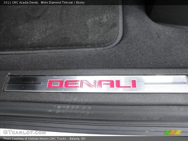 White Diamond Tintcoat / Ebony 2011 GMC Acadia Denali
