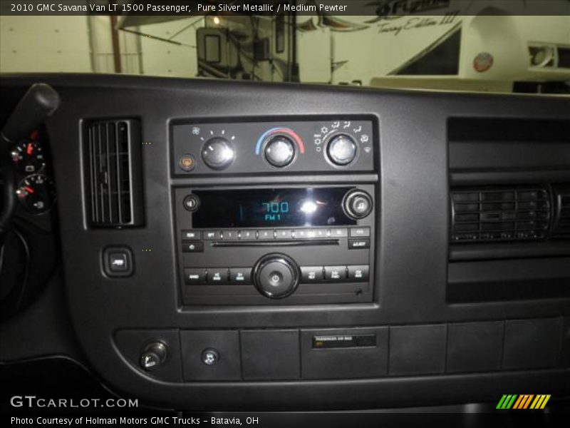 Pure Silver Metallic / Medium Pewter 2010 GMC Savana Van LT 1500 Passenger