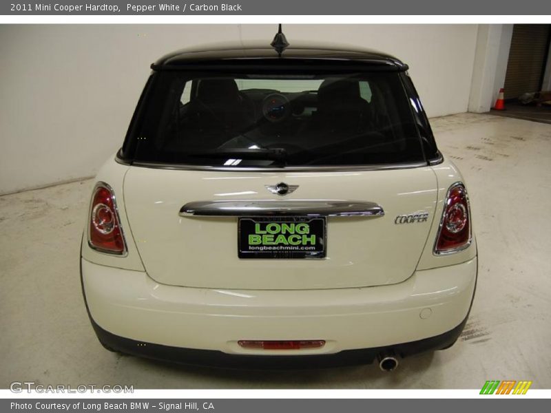 Pepper White / Carbon Black 2011 Mini Cooper Hardtop
