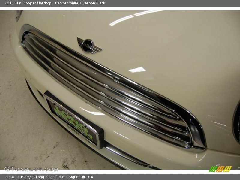 Pepper White / Carbon Black 2011 Mini Cooper Hardtop