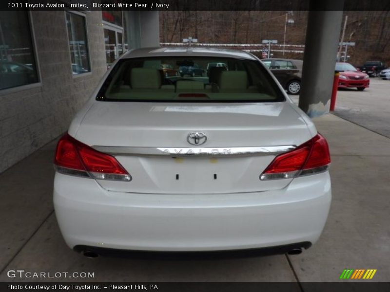 Blizzard White Pearl / Ivory 2011 Toyota Avalon Limited