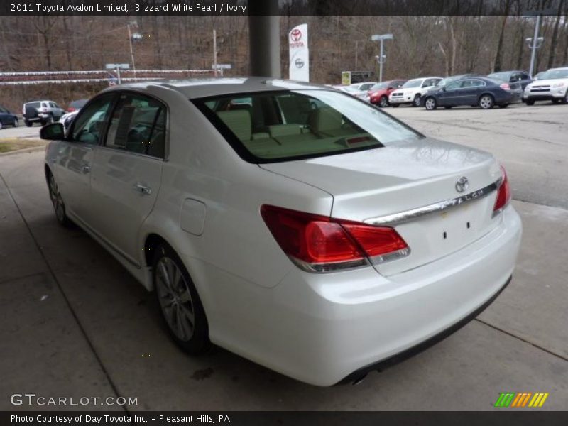 Blizzard White Pearl / Ivory 2011 Toyota Avalon Limited