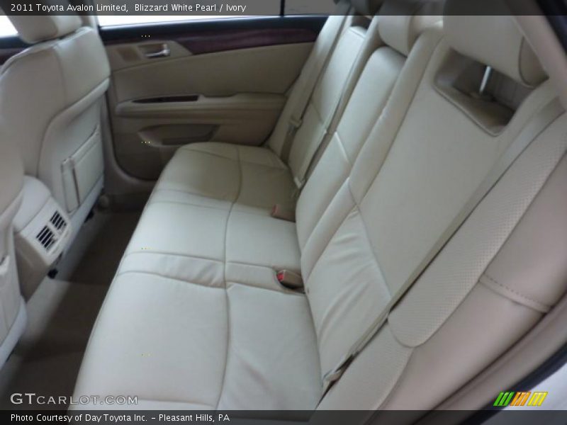 Blizzard White Pearl / Ivory 2011 Toyota Avalon Limited