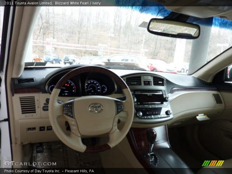 Blizzard White Pearl / Ivory 2011 Toyota Avalon Limited