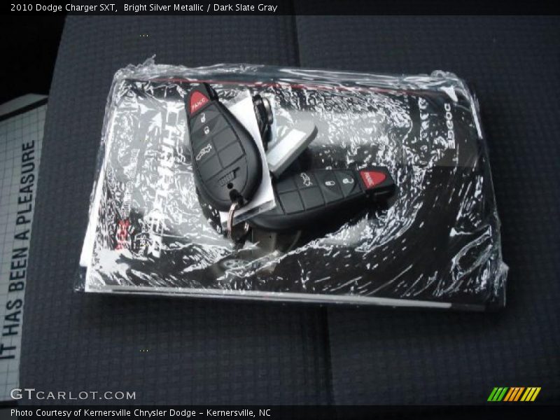 Bright Silver Metallic / Dark Slate Gray 2010 Dodge Charger SXT
