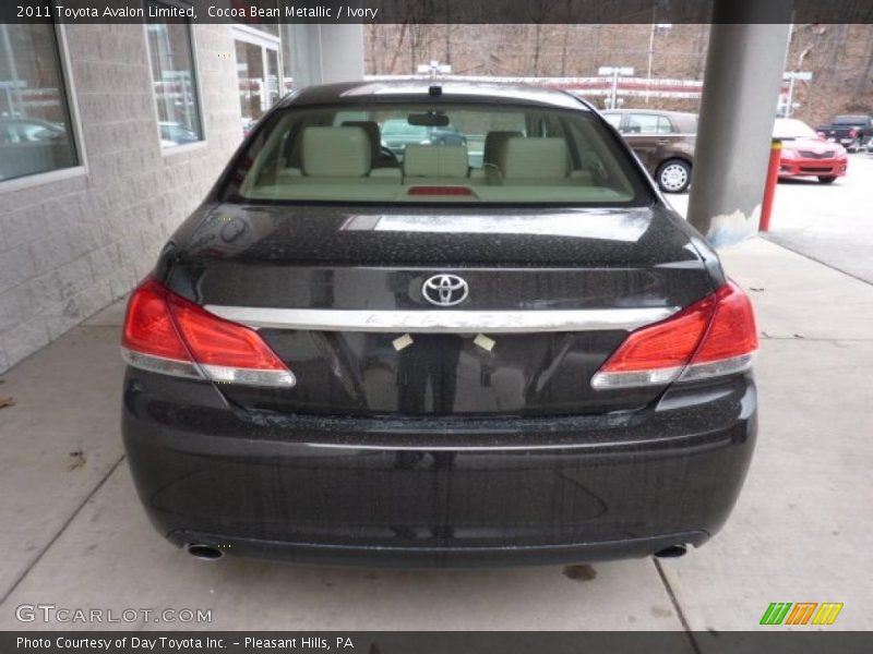 Cocoa Bean Metallic / Ivory 2011 Toyota Avalon Limited