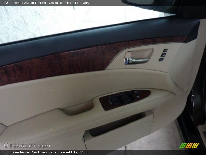 Cocoa Bean Metallic / Ivory 2011 Toyota Avalon Limited