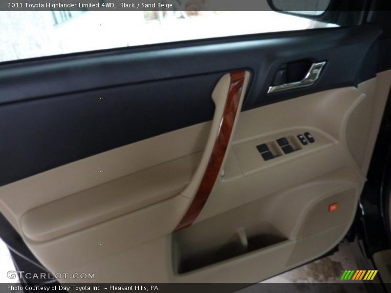 Black / Sand Beige 2011 Toyota Highlander Limited 4WD