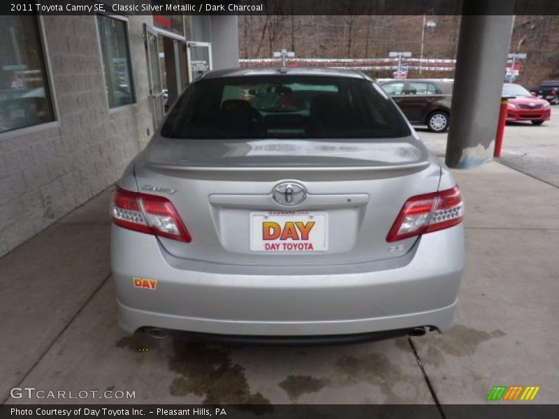 Classic Silver Metallic / Dark Charcoal 2011 Toyota Camry SE