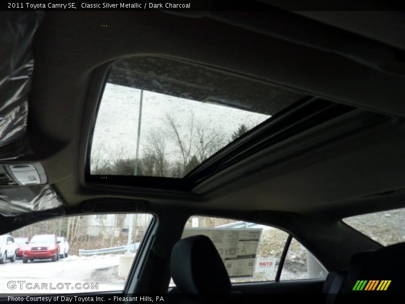 Classic Silver Metallic / Dark Charcoal 2011 Toyota Camry SE