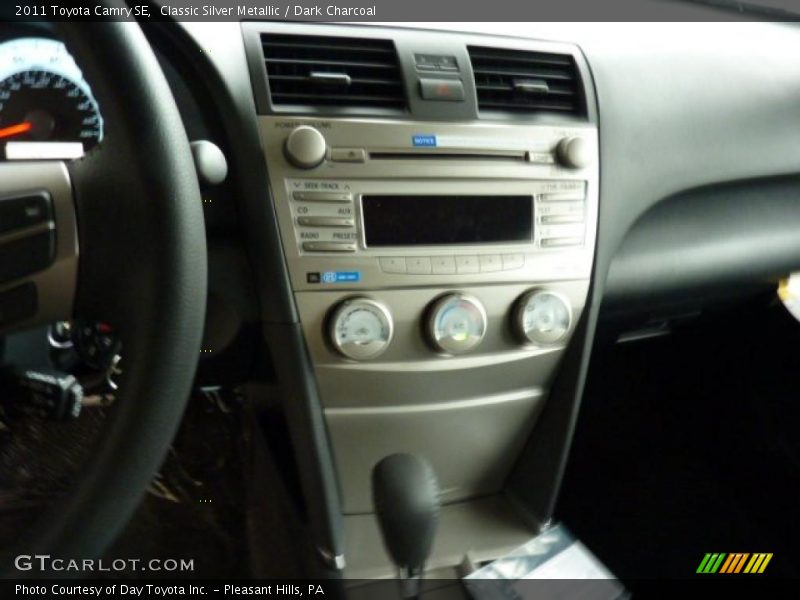 Classic Silver Metallic / Dark Charcoal 2011 Toyota Camry SE