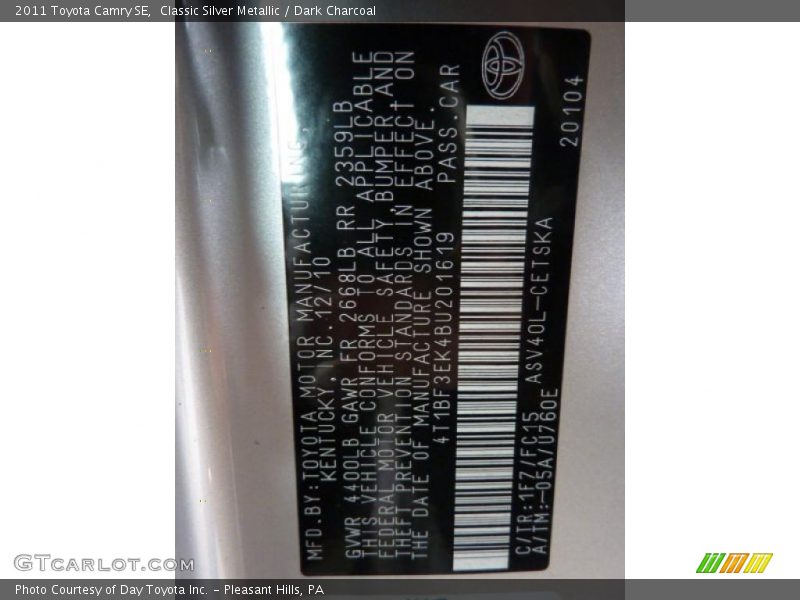 Classic Silver Metallic / Dark Charcoal 2011 Toyota Camry SE