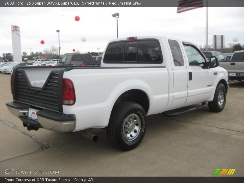 Oxford White / Medium Flint Grey 2003 Ford F250 Super Duty XL SuperCab