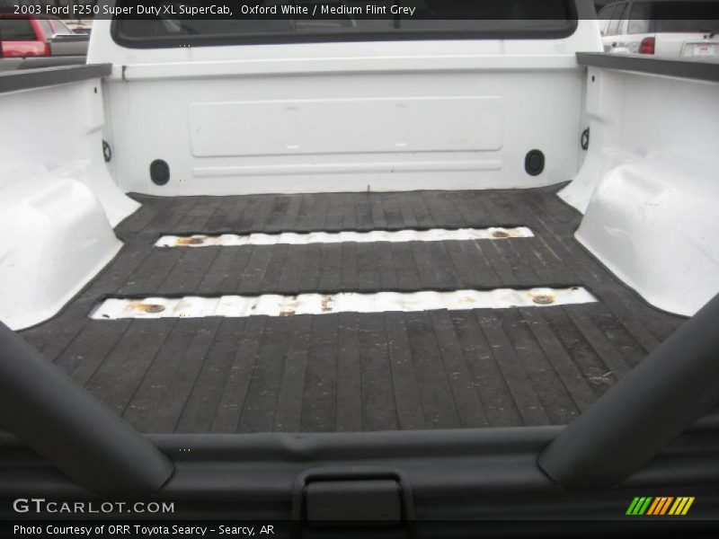 Oxford White / Medium Flint Grey 2003 Ford F250 Super Duty XL SuperCab